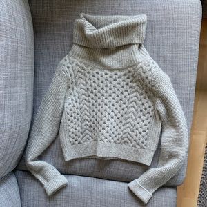 Club Monaco XS Crop Sweater Long Sleeves